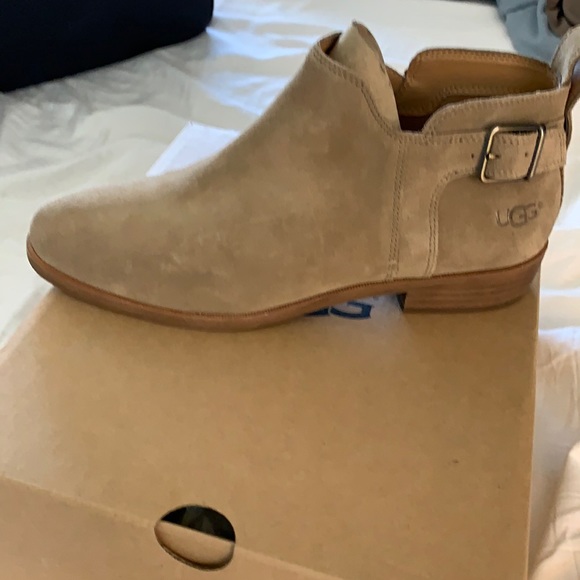 UGG Shoes - Ugg kelsea boots 9
